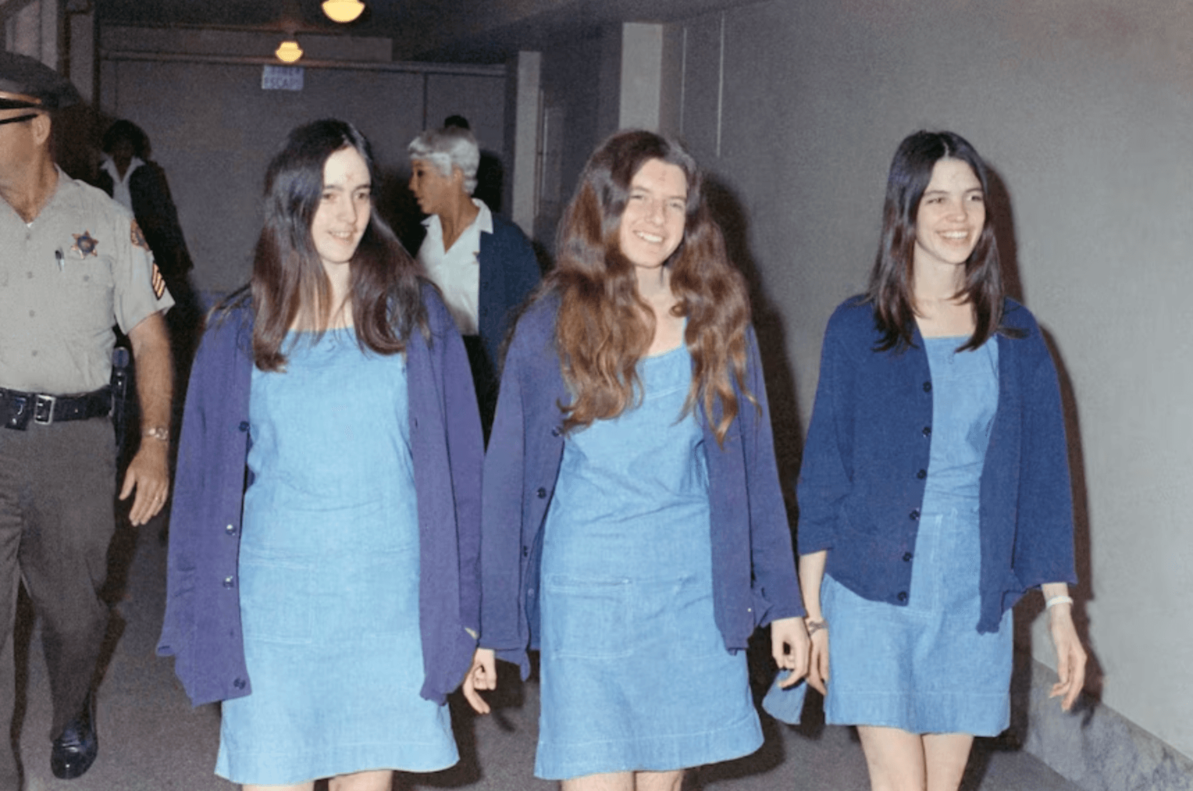 Charles Manson y su familia durante los juicios de 1969